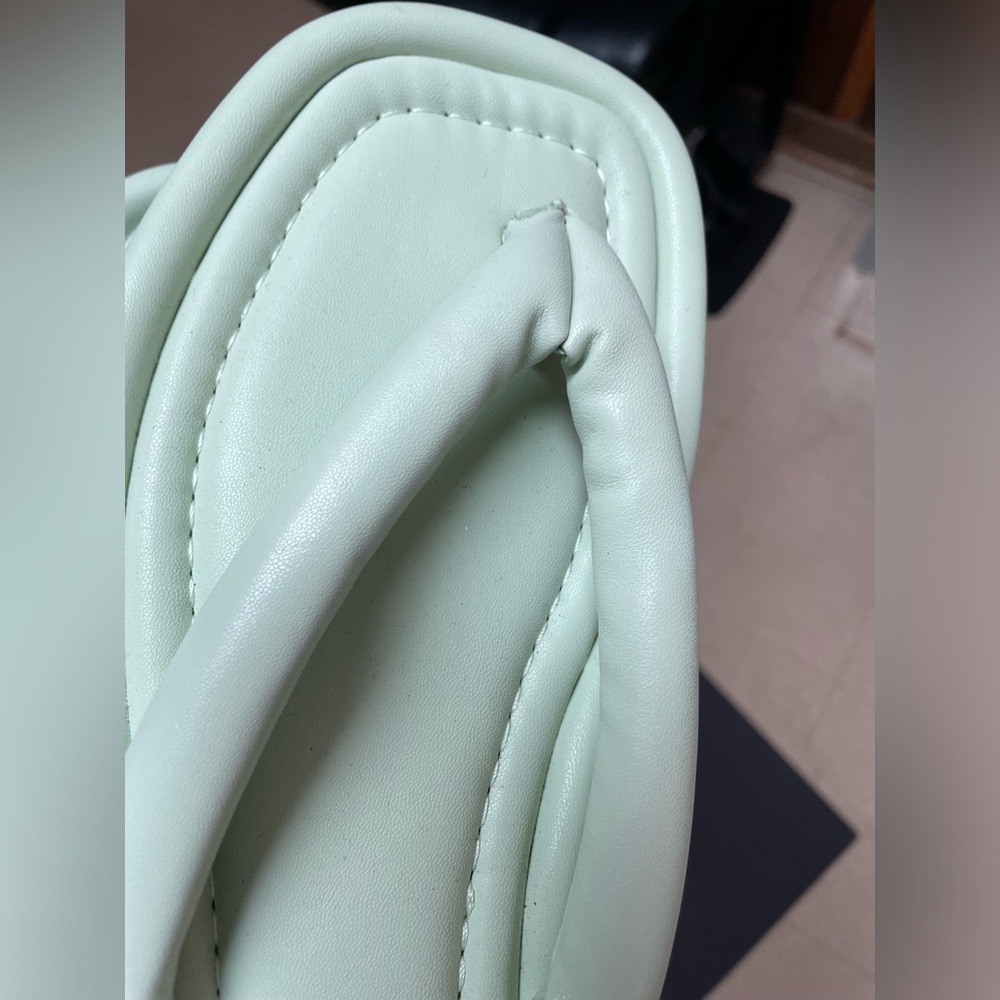 Women’s Mint Green Flip Flop Sandal, size 8 - Picture 2 of 6